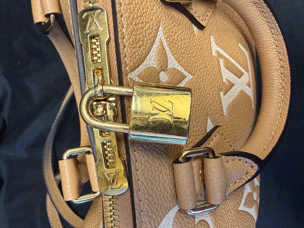 Louis Vuitton Speedy Bandouliere 20 Bi-Color Monogram Empreinte Caramel (view 12)