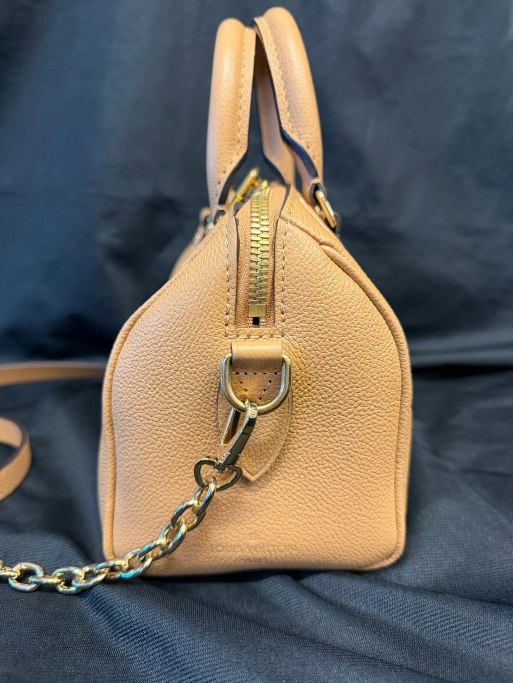 Louis Vuitton Speedy Bandouliere 20 Bi-Color Monogram Empreinte Caramel (view 5)