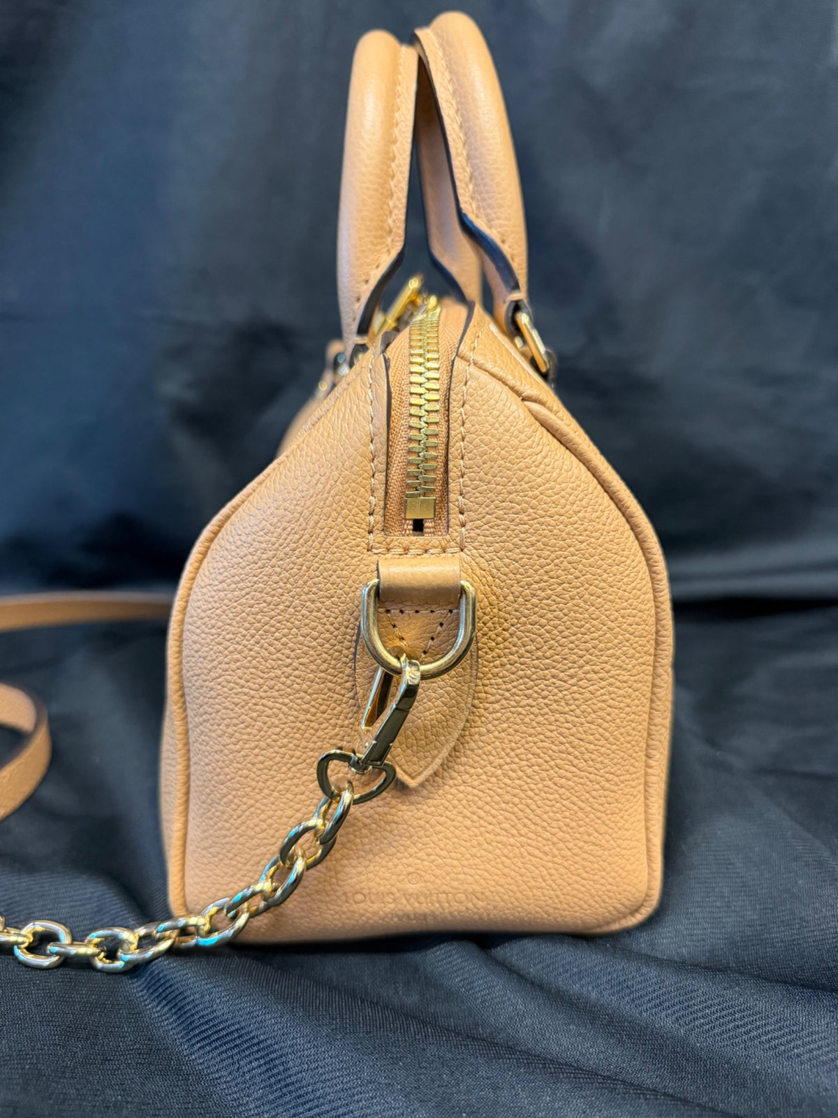 Louis Vuitton Speedy Bandouliere 20 Bi-Color Monogram Empreinte Caramel (view 5)