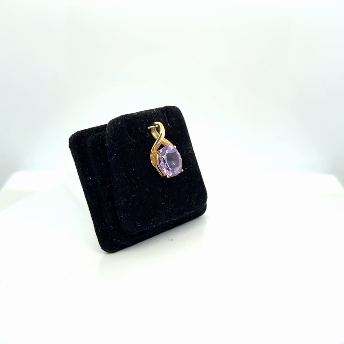 14K Yellow Gold Oval Amethyst Solitaire Pendant, Pre-Owned Fine (view 2)