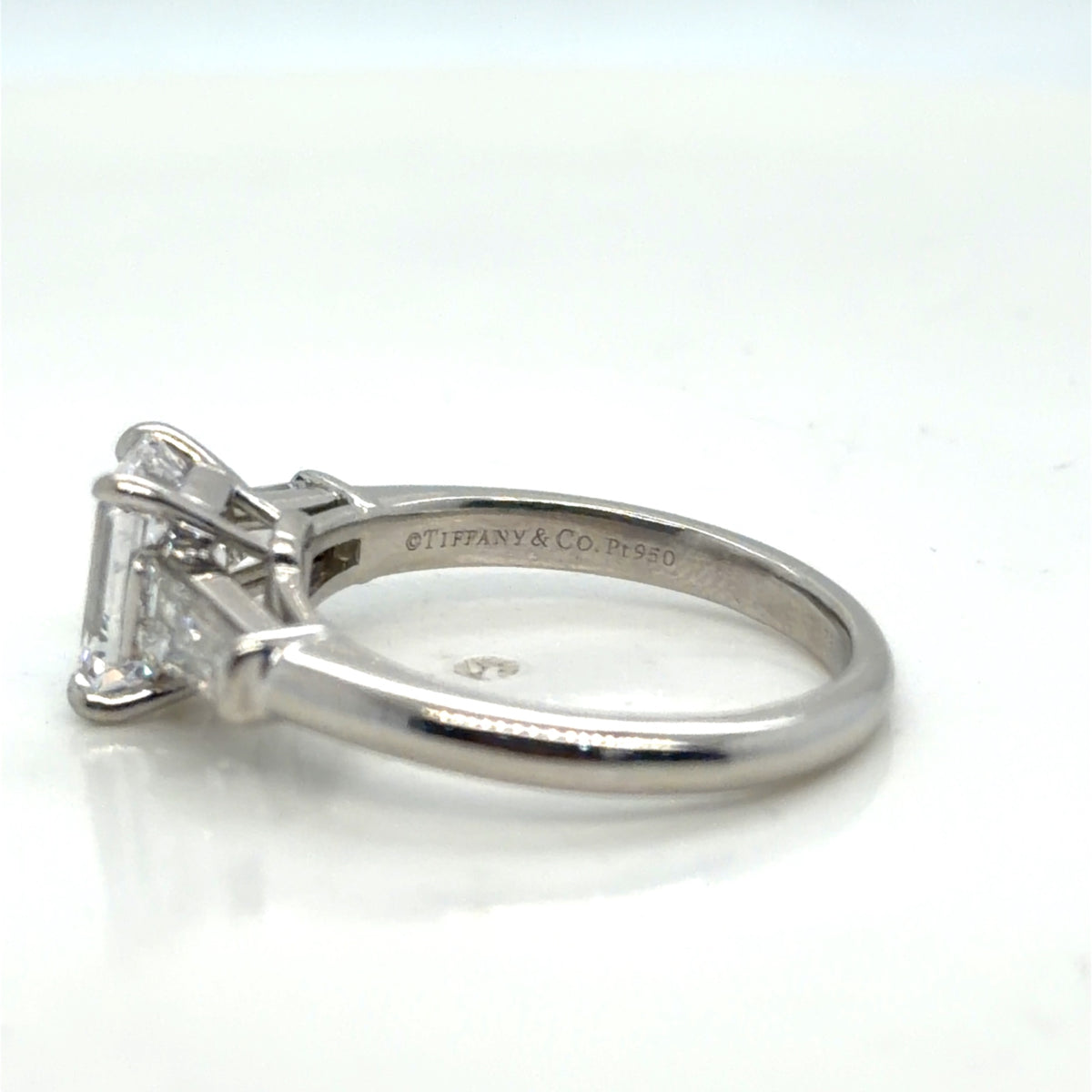 Tiffany & Co. Platinum 1.53ct Emerald Cut Diamond 2.11ctwa Ring Size 6 (view 6)