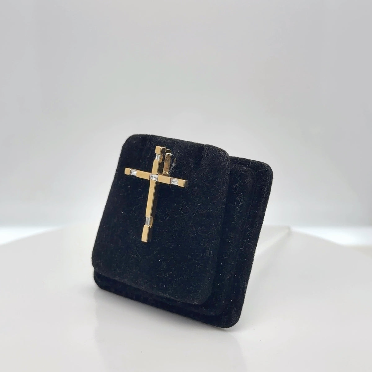 14K Yellow Gold Diamond Baguette Cross Pendant 0.20 ctw Natural (view 3)