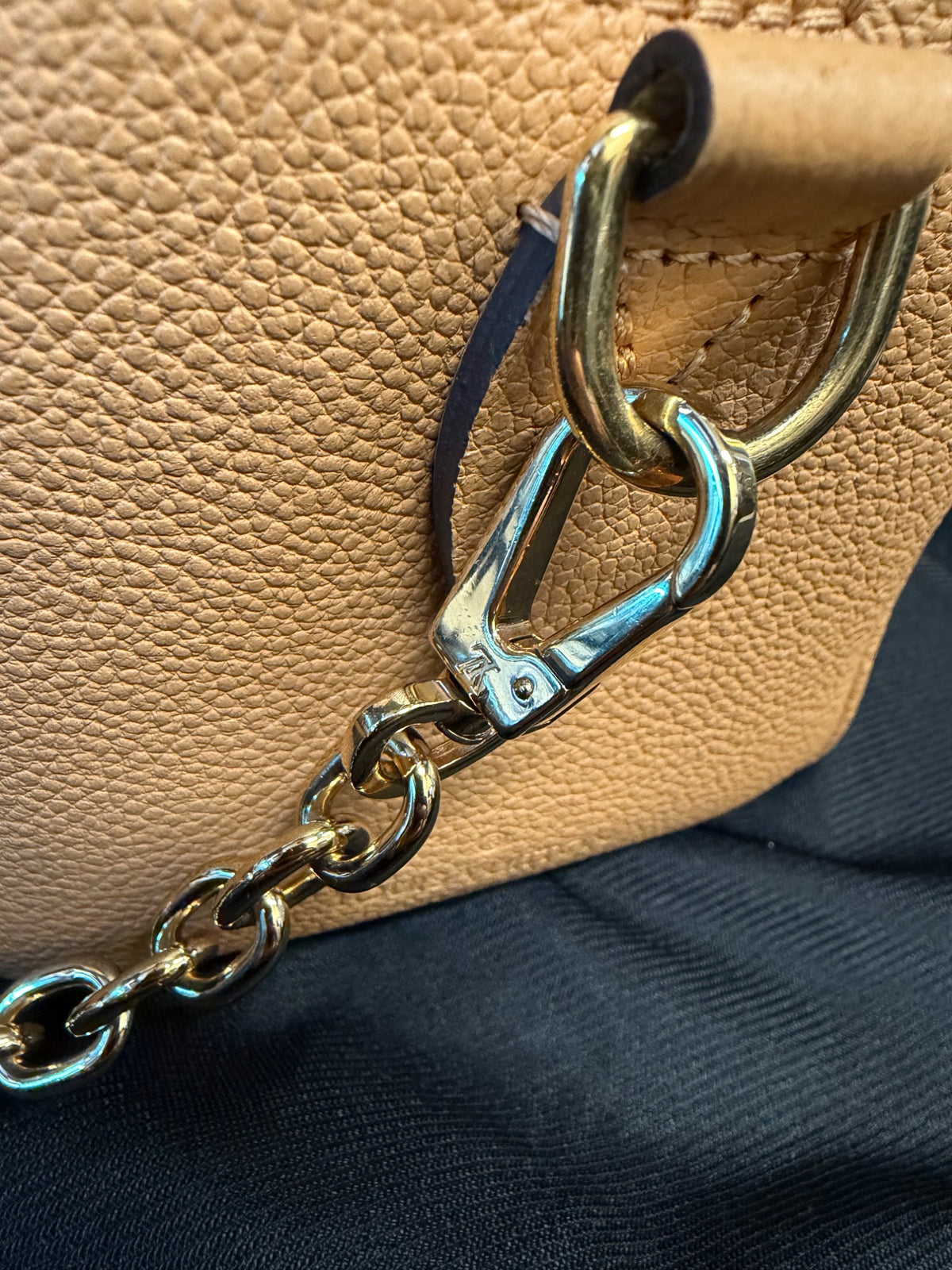 Louis Vuitton Speedy Bandouliere 20 Bi-Color Monogram Empreinte Caramel (view 10)