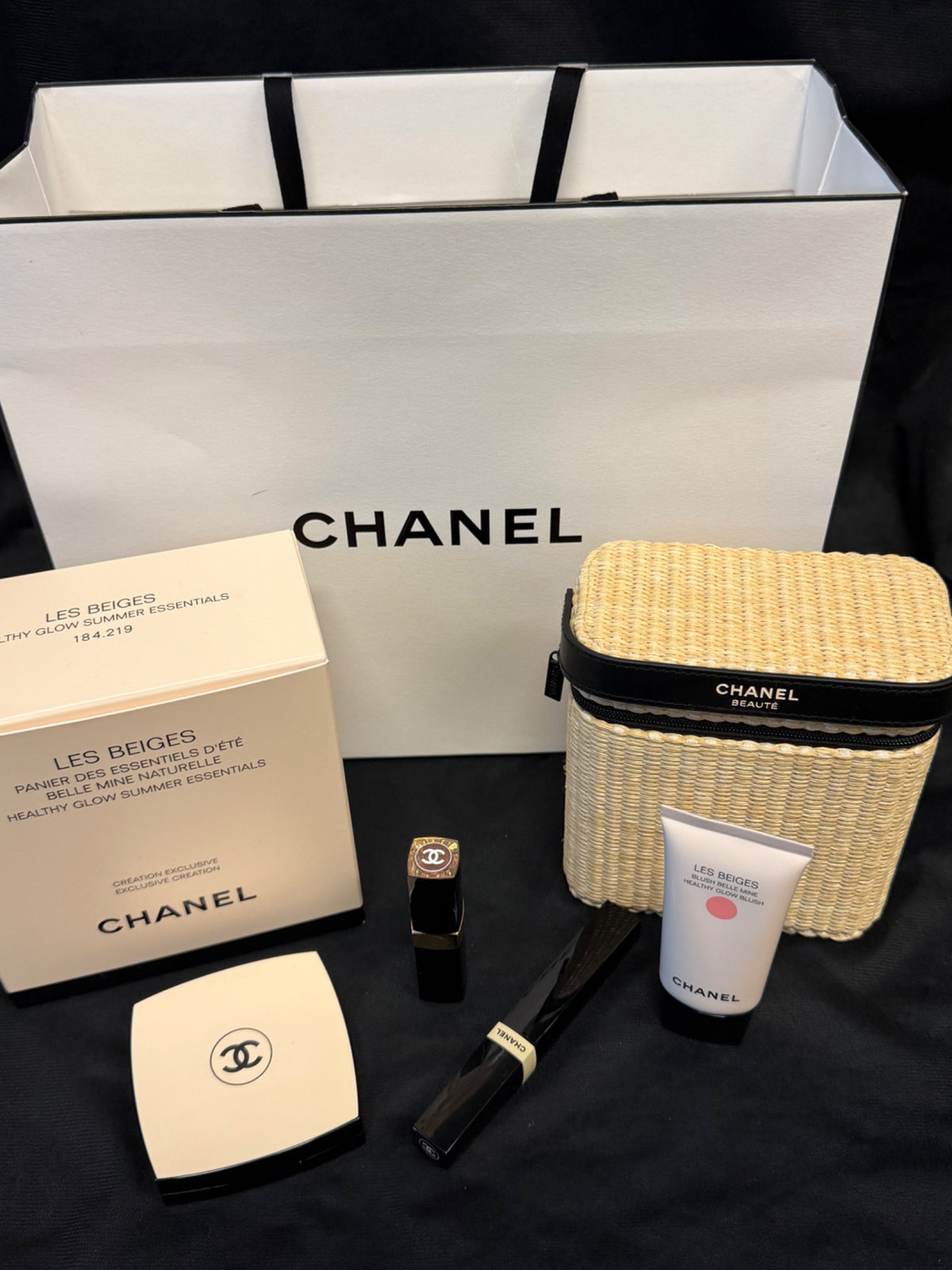 Chanel Les Beiges Healthy Glow Summer Essentials Beauty Kit Set 184.219 (view 3)