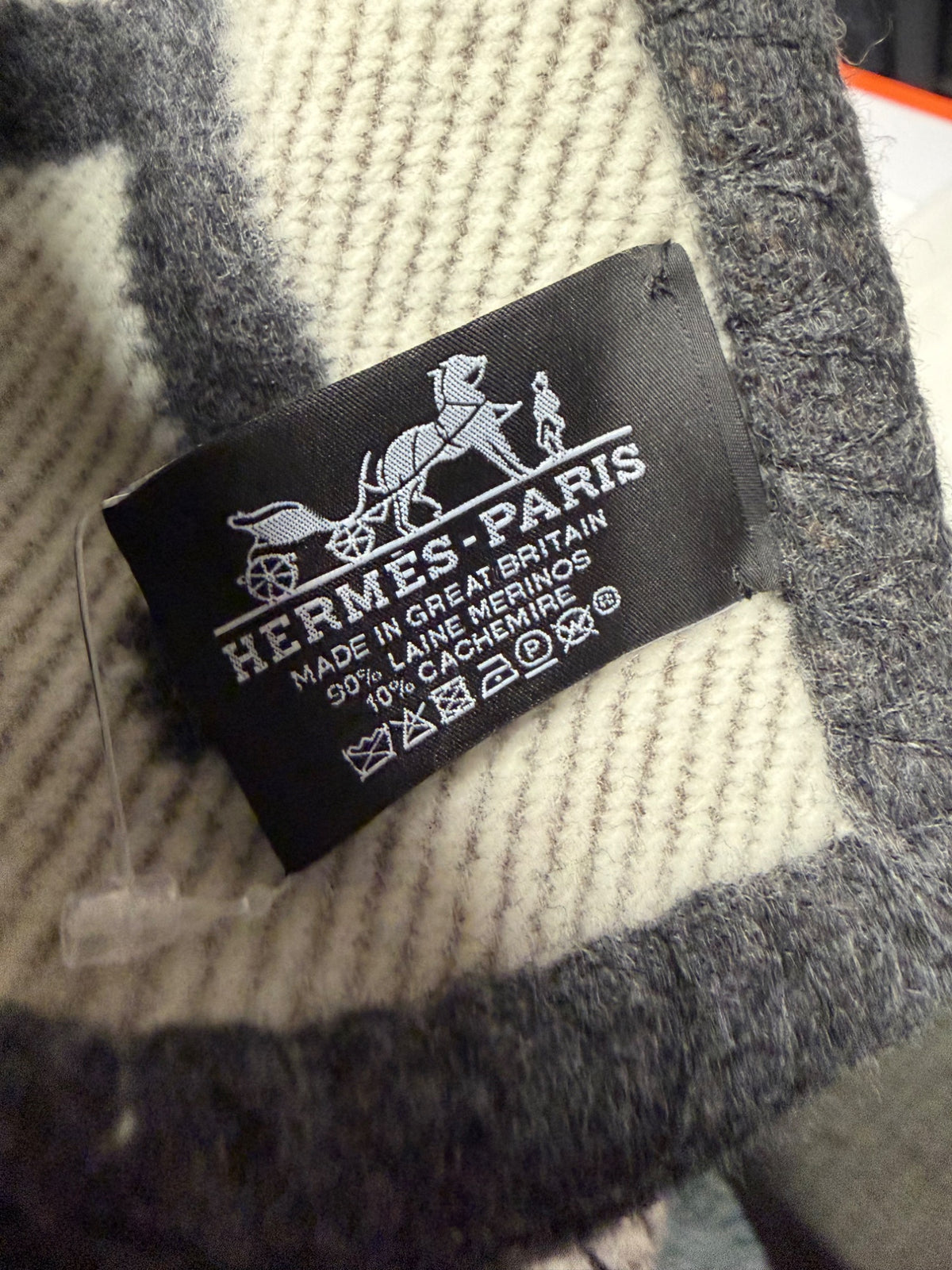 Hermès Avalon Throw Blanket Ecru Gris Foncé Wool Cashmere 53x67 (view 6)