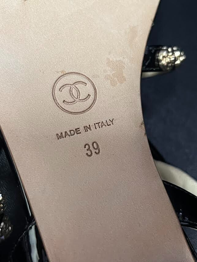 Chanel Sandals Interlocking CC Logo Patent Leather Gladiator 94305 Black (view 4)