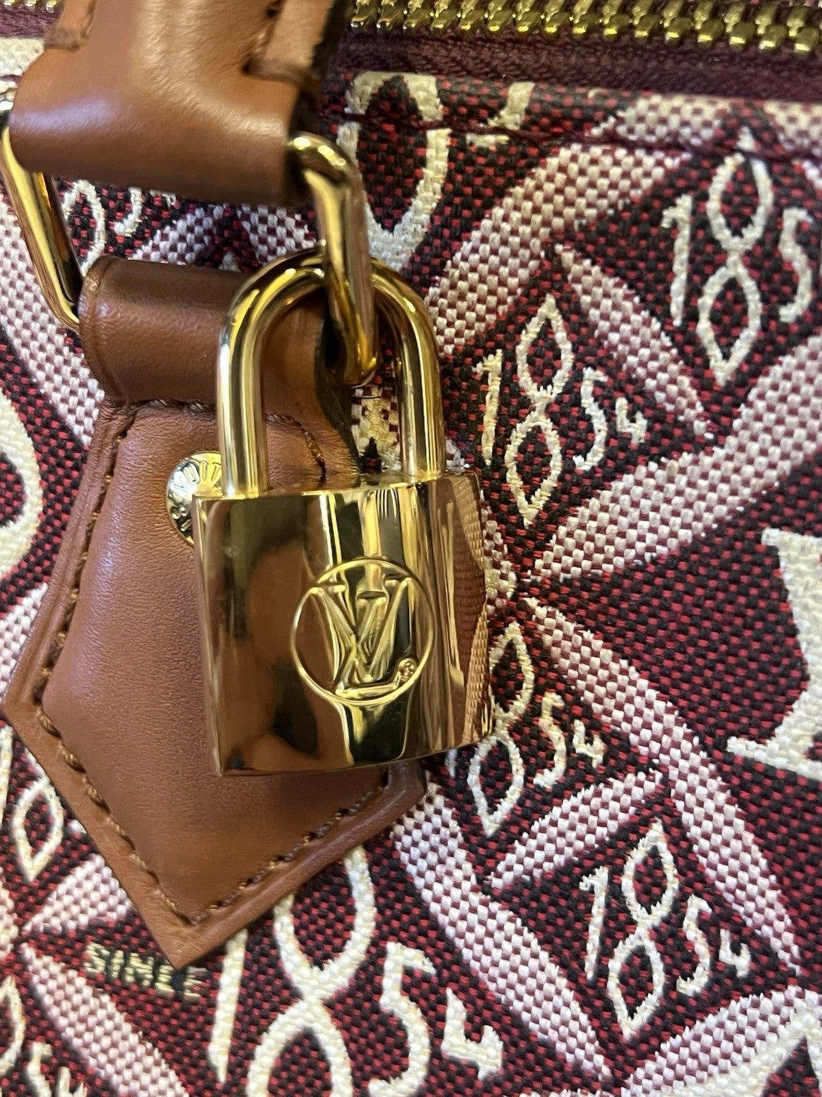 Louis Vuitton Speedy Bandouliere 25 Burgundy Jacquard 1854 Limited Edition (view 19)