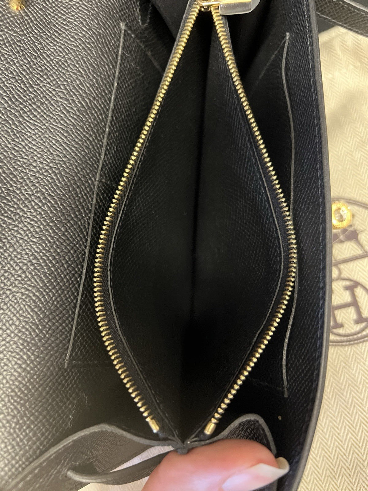 Hermes Black Epsom Kelly TO Go, Gold Hardwear, Removable Strap, Dust Bags, Box (view 21)