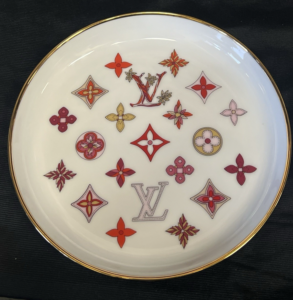 Louis Vuitton Monogram Floral Set OF 4 Small White Plates/gold Trim and Holder (view 2)