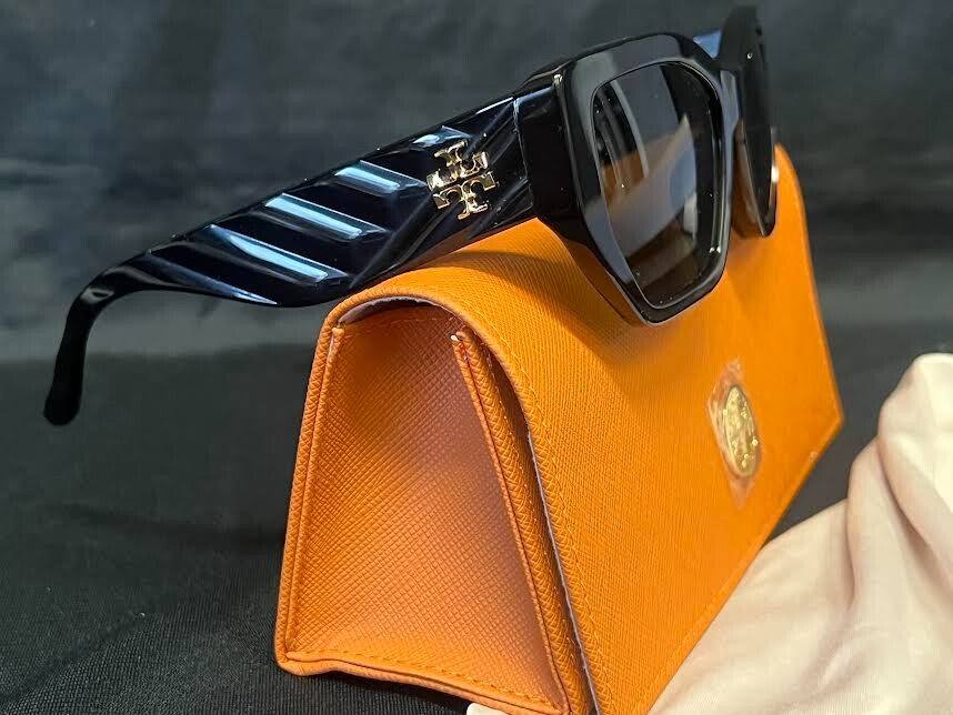TORY BURCH SUNGLASSES TY7187U 170987 BLACK FRAME SOLID GREY LENS 140mm — view 7