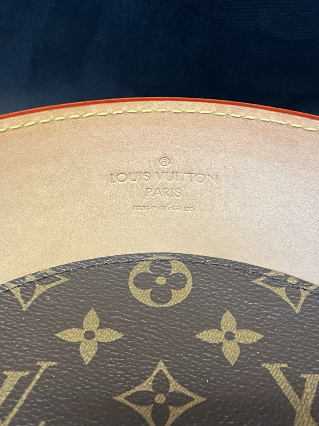Louis Vuitton Monogram Floral Set OF 4 Small White Plates/gold Trim and Holder (view 8)