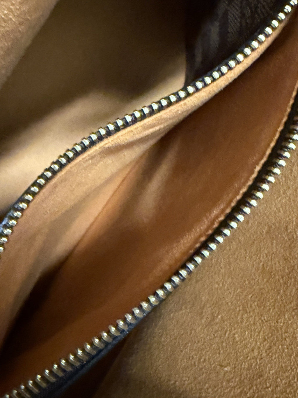Louis Vuitton Damier Ebene Neonoe MM Safran Classic Bucket Shoulder Bag (view 7)