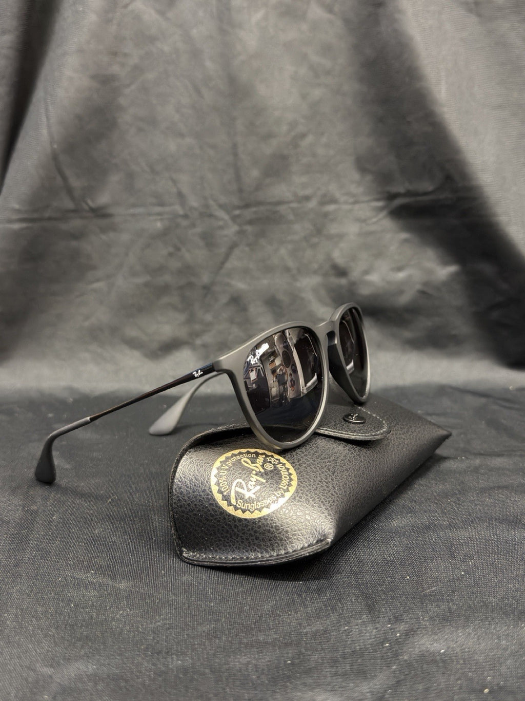 Ray-Ban Sunglasses Erika Rubber Black Light Grey Gradient RB4171 622/8G 54-18 (view 7)