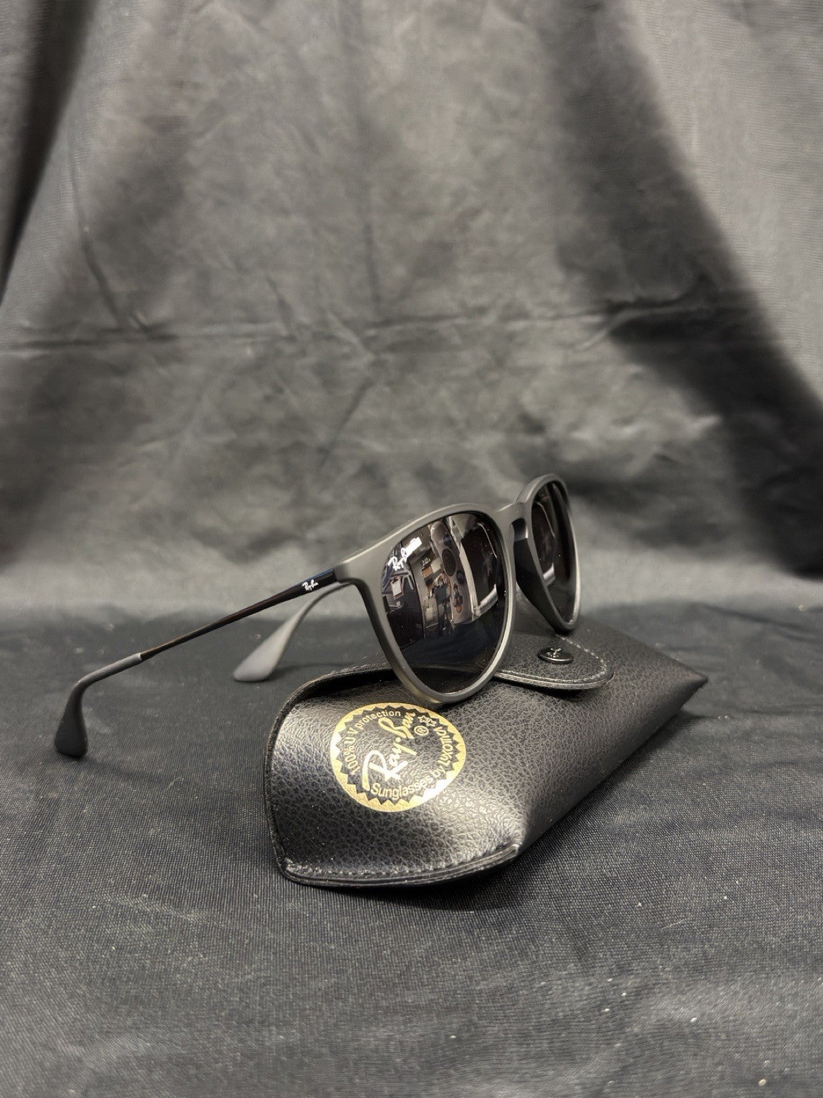 Ray-Ban Sunglasses Erika Rubber Black Light Grey Gradient RB4171 622/8G 54-18 (view 7)