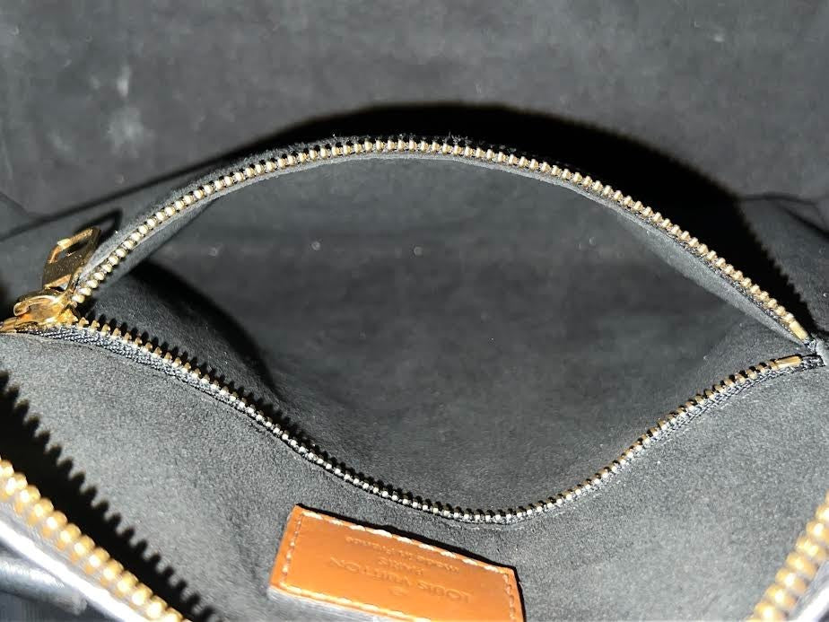 Louis Vuitton Black Monogram Wild AT Heart Speedy 25 Bandouliere Leather W Lock (view 8)