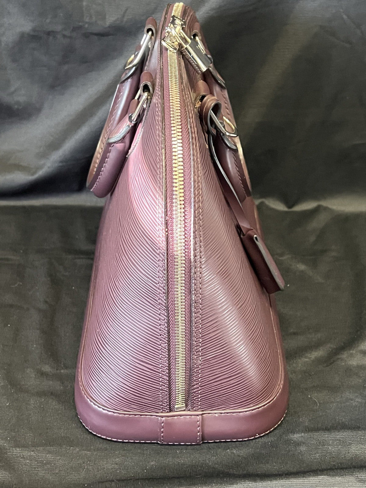 LOUIS VUITTON ALMA PM EPI LEATHER TOP HANDLE BAG LOCK, CLOCHETTE, KEY PLUM — view 3