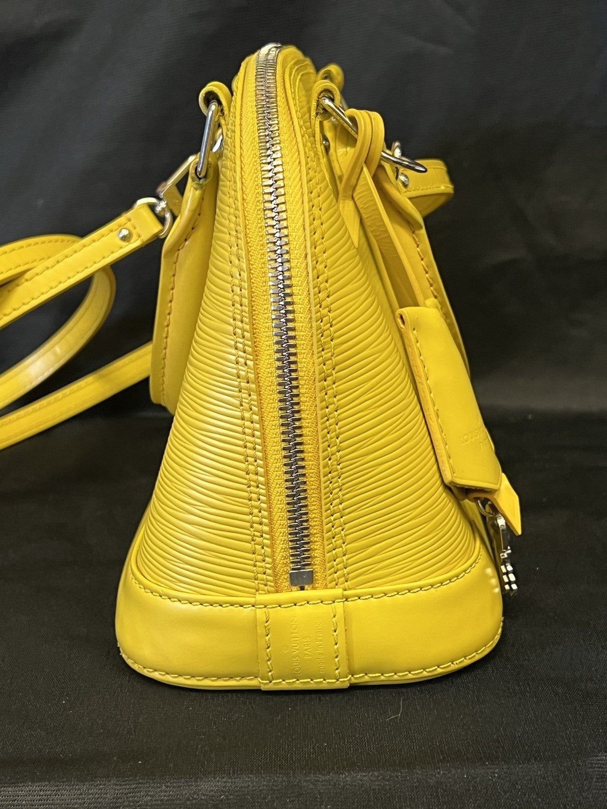 LOUIS VUITTON ALMA BB YELLOW LEATHER TOP HANDLE BAG REMOVABLE SHOULDER STRAP — view 4