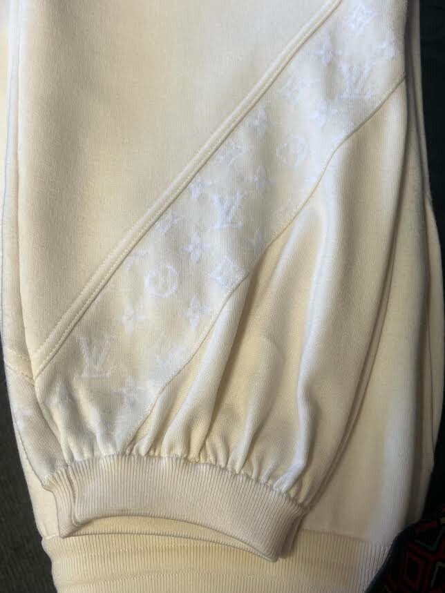 Louis Vuitton Monogram Accent Knit Jogging Pants 1AGCJF Size M0 (eu 38/US 6) (view 6)