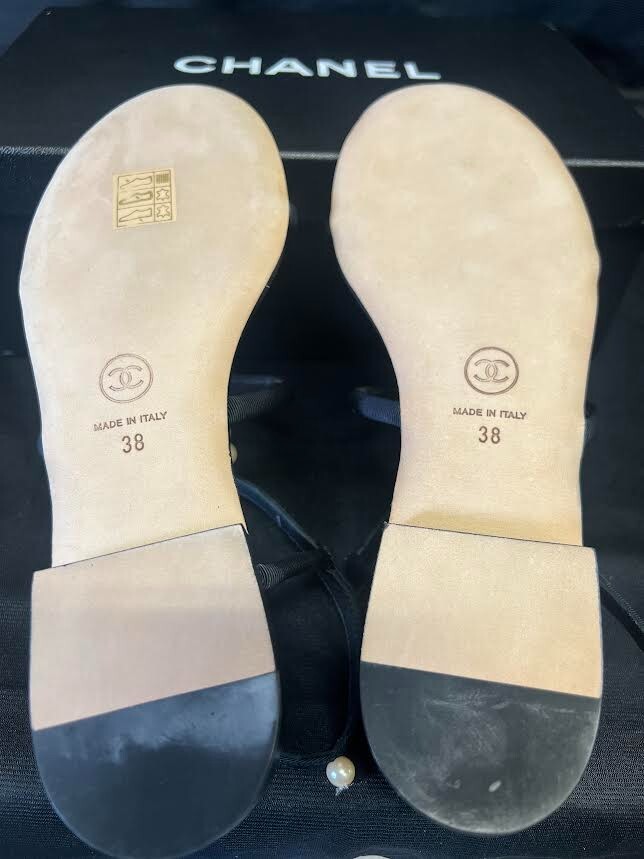 CHANEL FAUX PEARL THONG BLACK SANDALS W BUCKLE ANKLE STRAP SIZE EU 38/ US 77