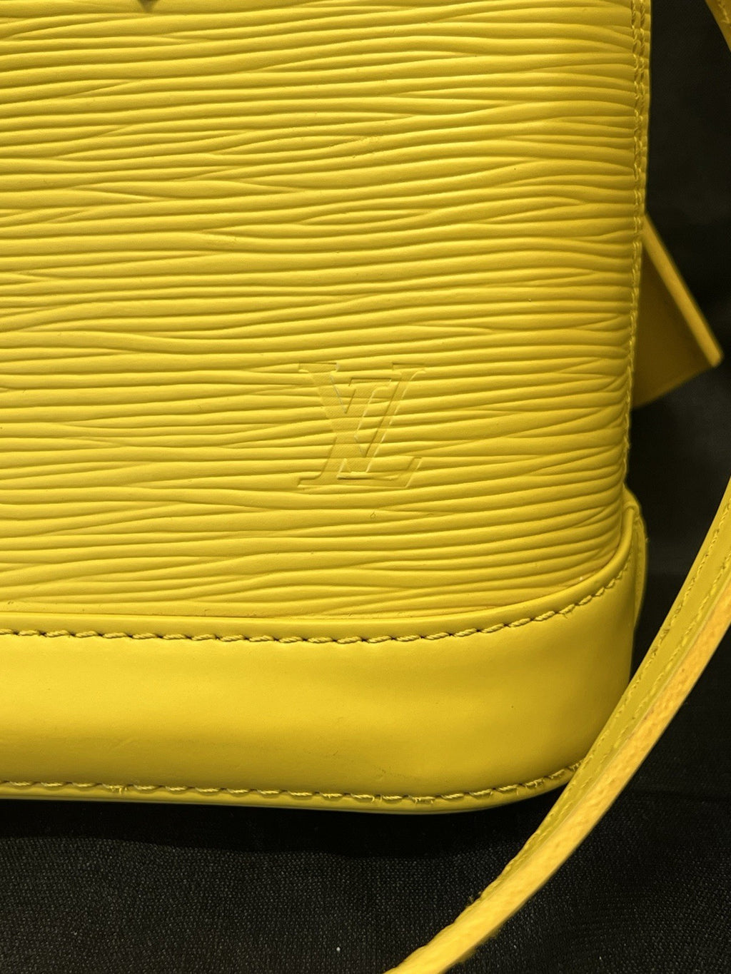 Louis Vuitton Alma BB Yellow Leather Top Handle Bag Removable Shoulder Strap (view 10)