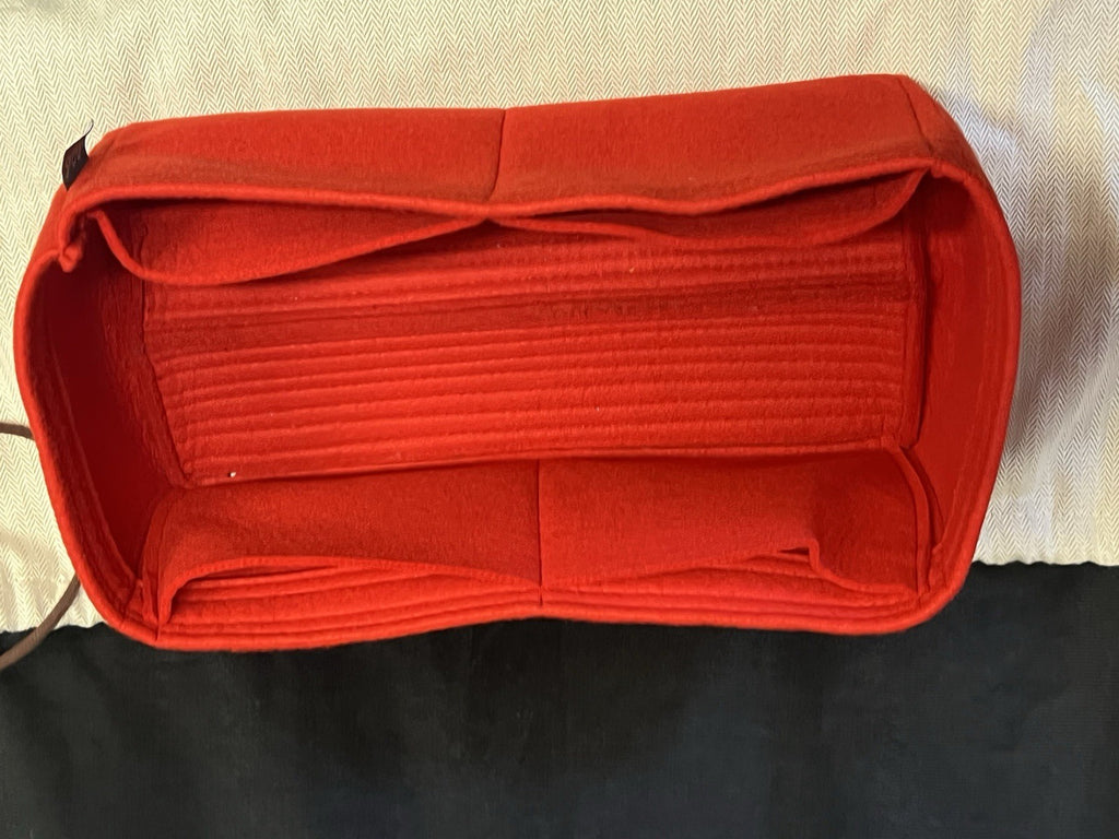 Hermes 2017 Lindy 30 Red Leather Shoulder Bag, Organizer & Dust Bag (view 18)