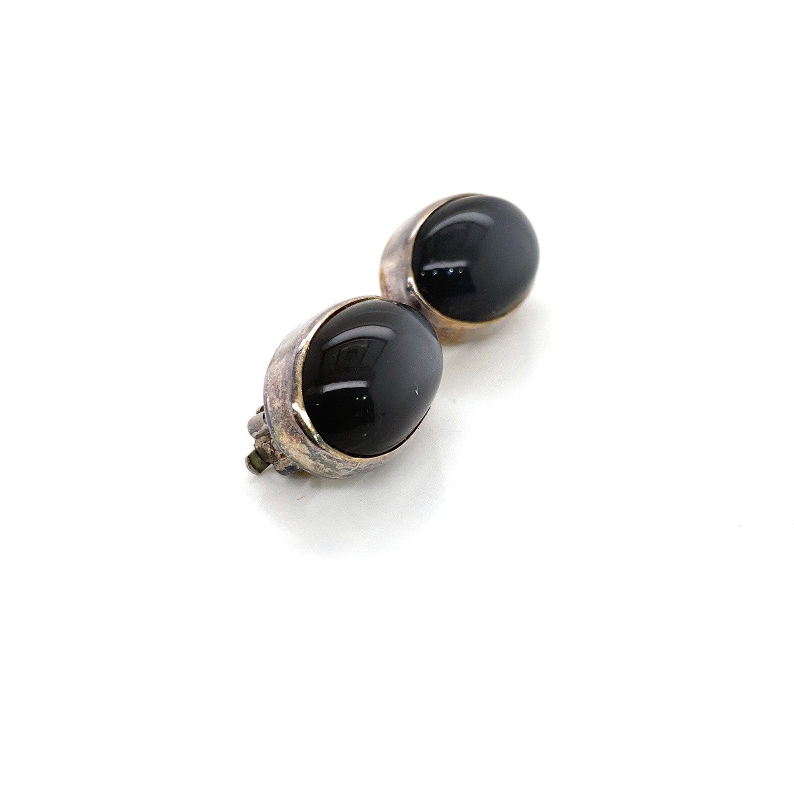 Stephen Dweck silver clip earrings with oval cabochon black Diopside stone. — view 2