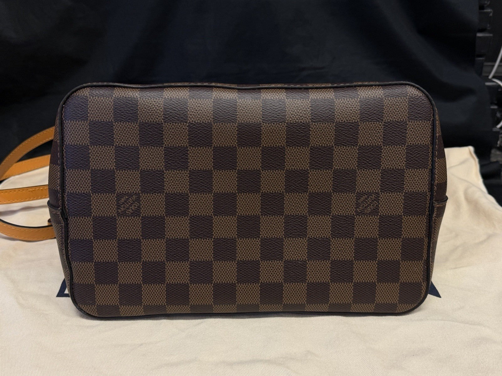 Louis Vuitton Damier Ebene Neonoe MM Safran Classic Bucket Shoulder Bag — view 5