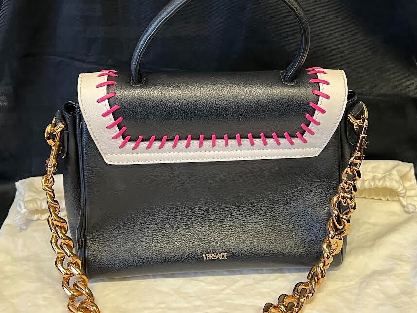 VERSACE LA MEDUSA MEDIUM STITCH TOP-HANDLE BAG W CHAIN BLACK AND WHITE CALFSKIN — view 4