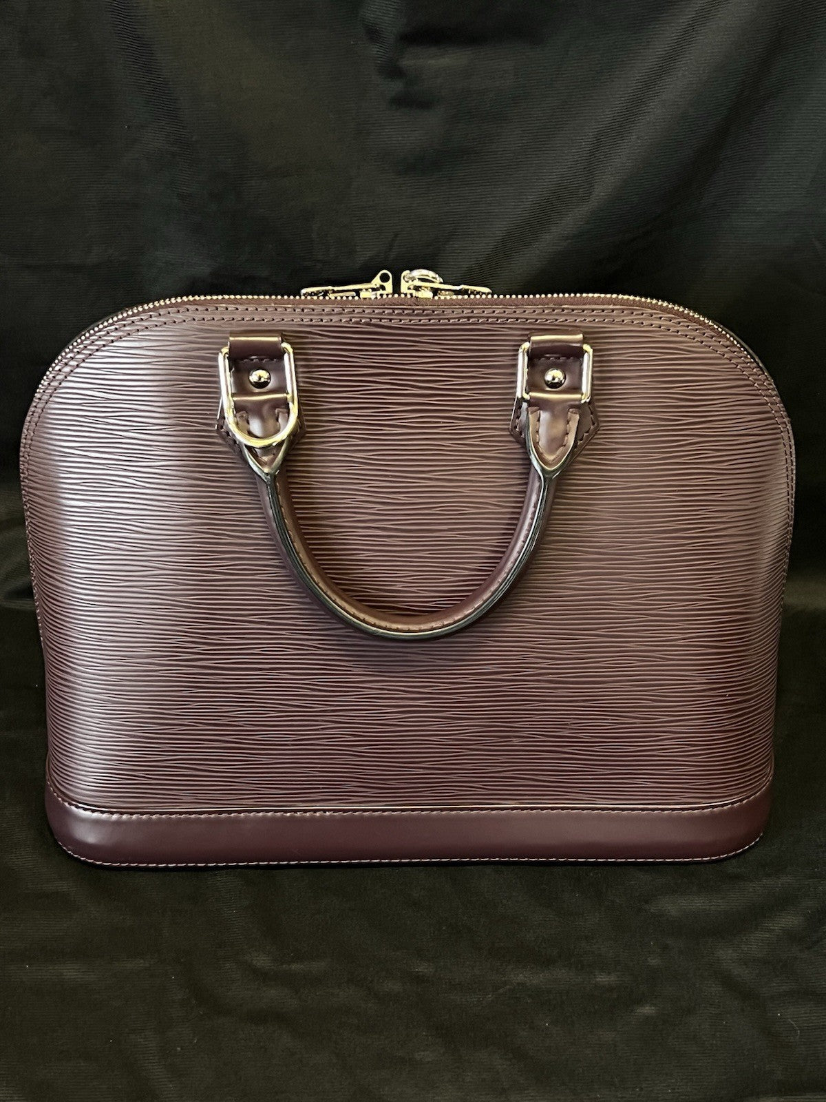 LOUIS VUITTON ALMA PM EPI LEATHER TOP HANDLE BAG LOCK, CLOCHETTE, KEY PLUM — view 4