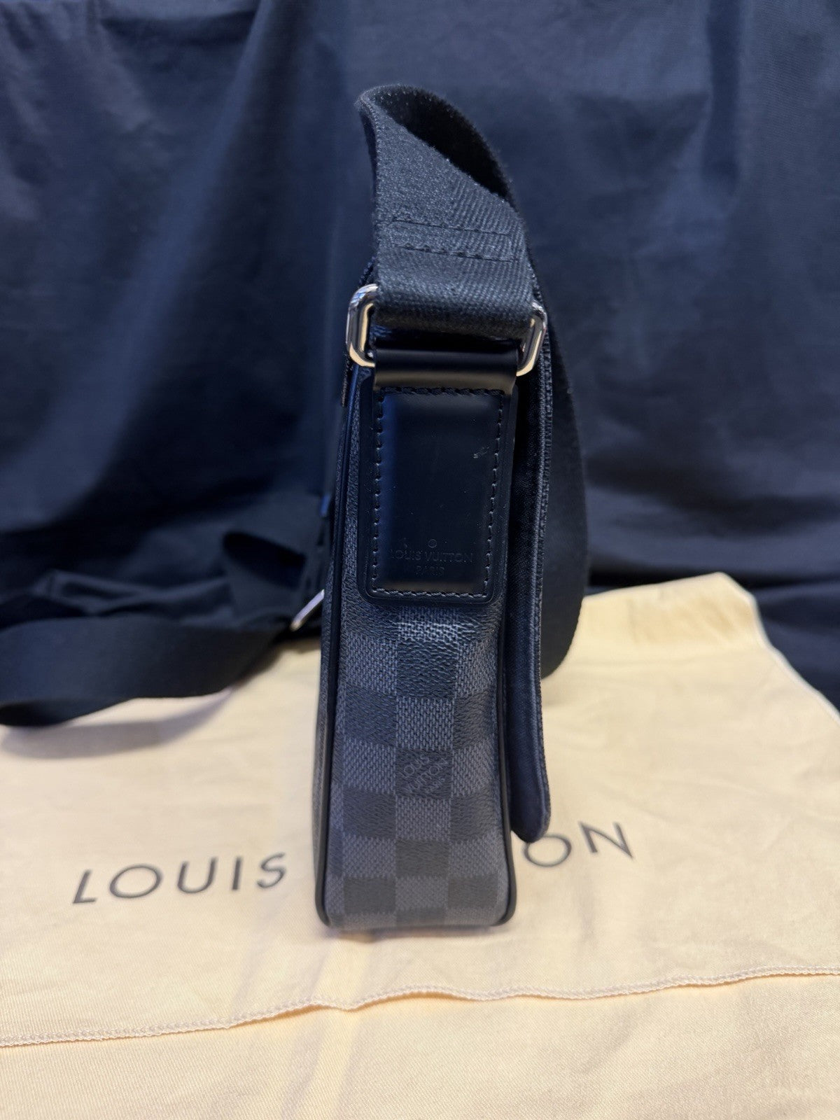 Louis Vuitton District PM Messenger Bag Damier Graphite Canvas Adjustable Strap — view 4