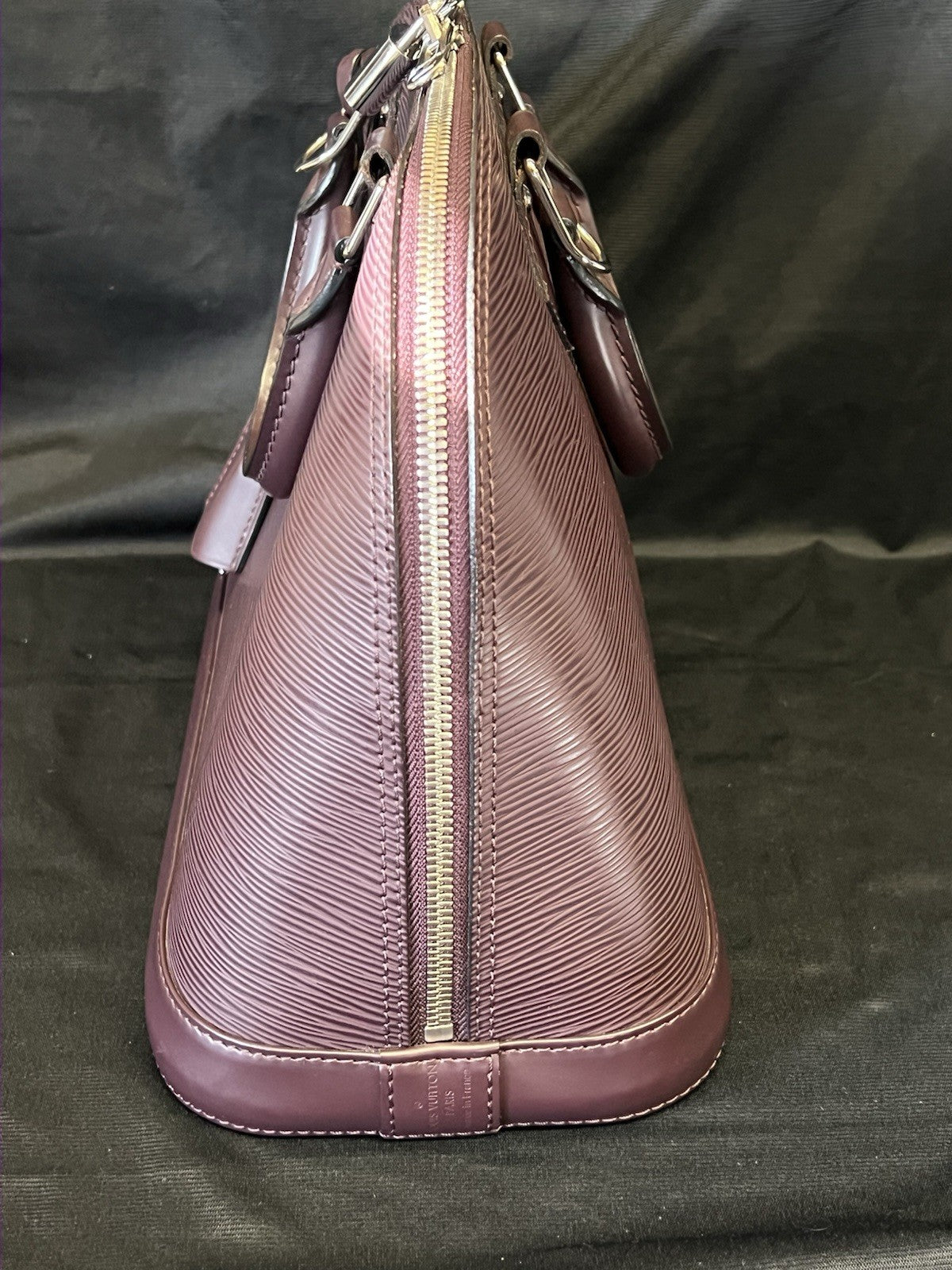 LOUIS VUITTON ALMA PM EPI LEATHER TOP HANDLE BAG LOCK, CLOCHETTE, KEY PLUM — view 5