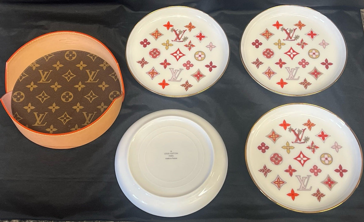 Louis Vuitton Monogram Flower Set OF 4 Small White Plates/gold Trim and Holder (view 3)