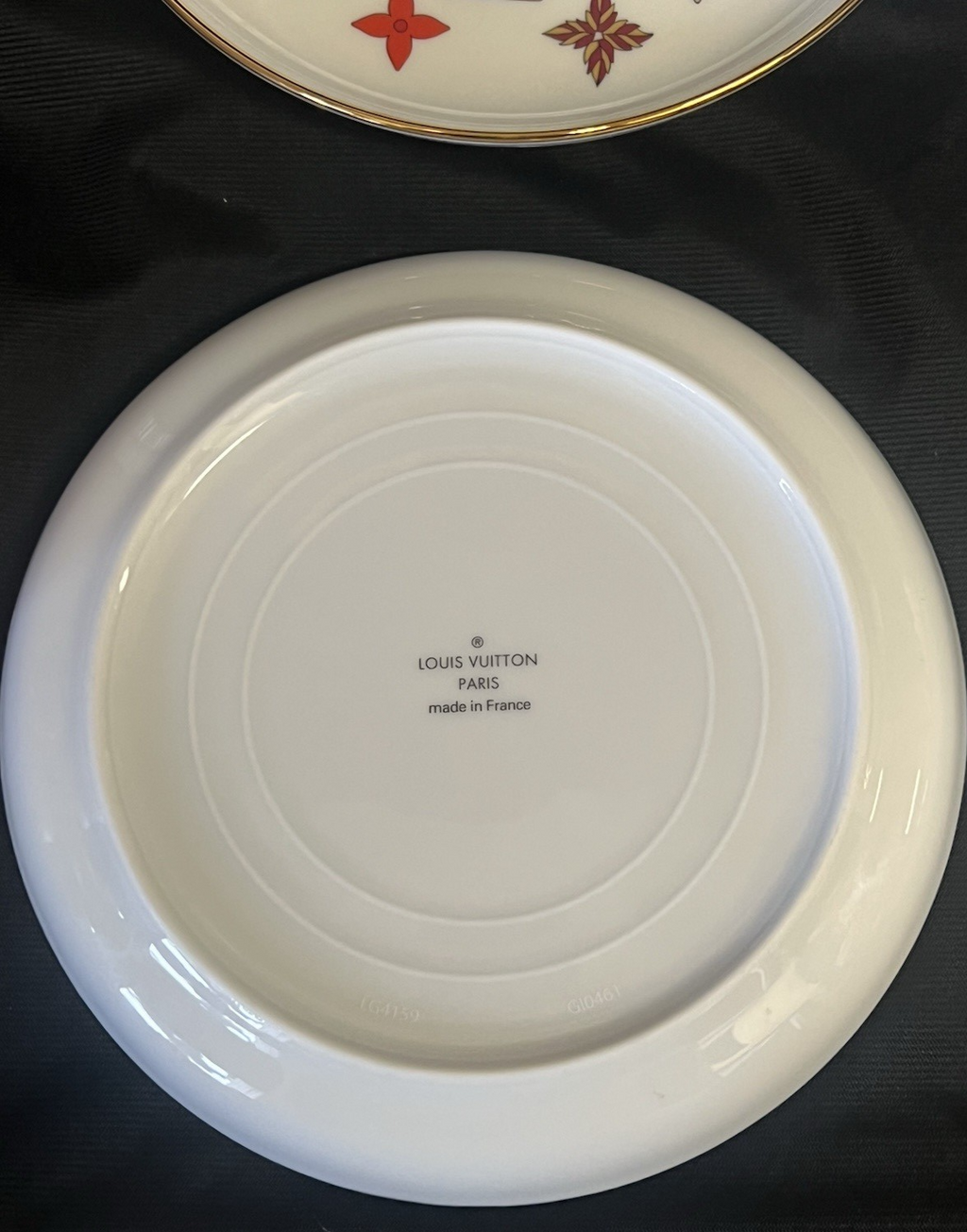 Louis Vuitton Monogram Flower Set OF 4 Small White Plates/gold Trim and Holder (view 8)