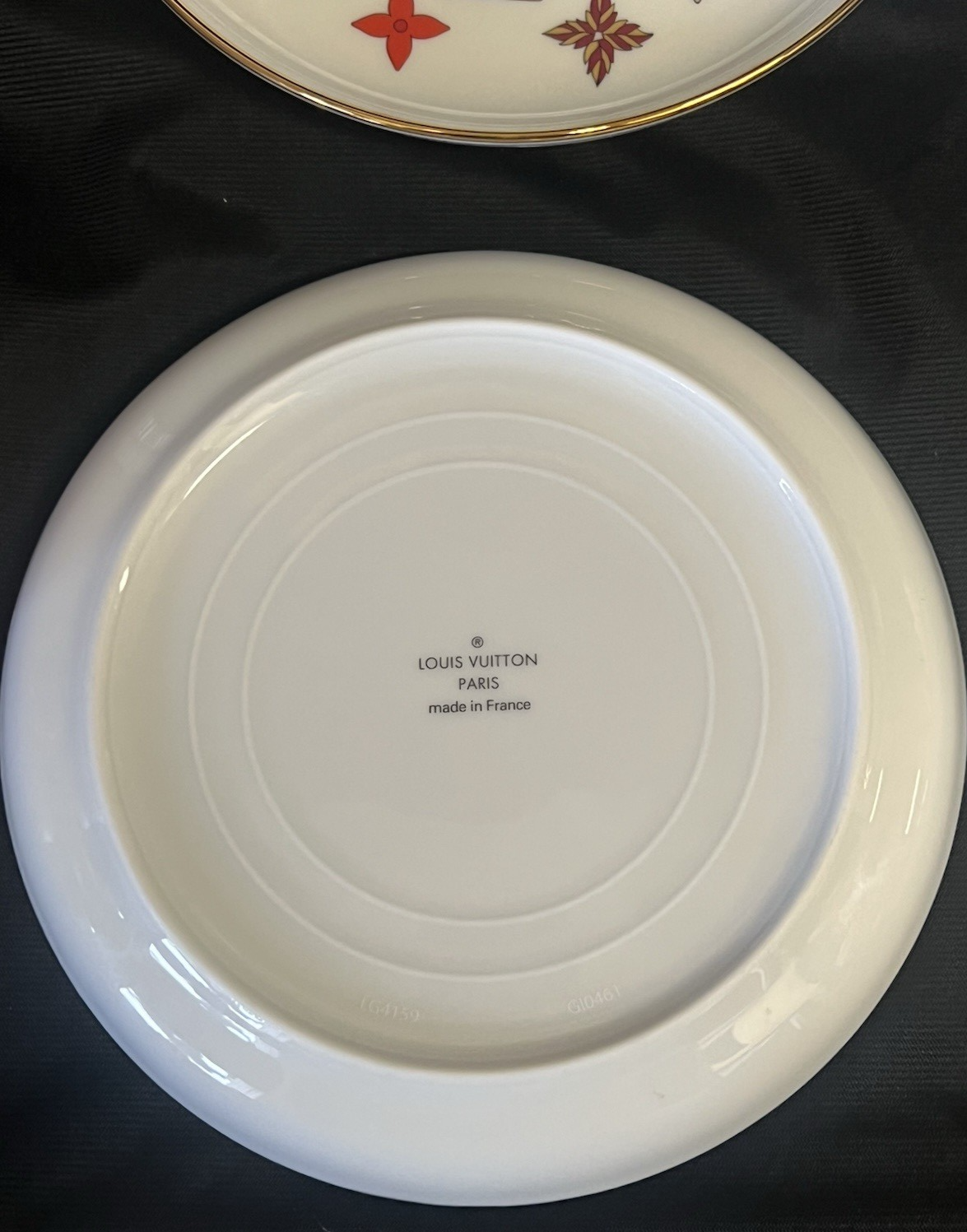 Louis Vuitton Monogram Flower Set OF 4 Small White Plates/gold Trim and Holder (view 8)