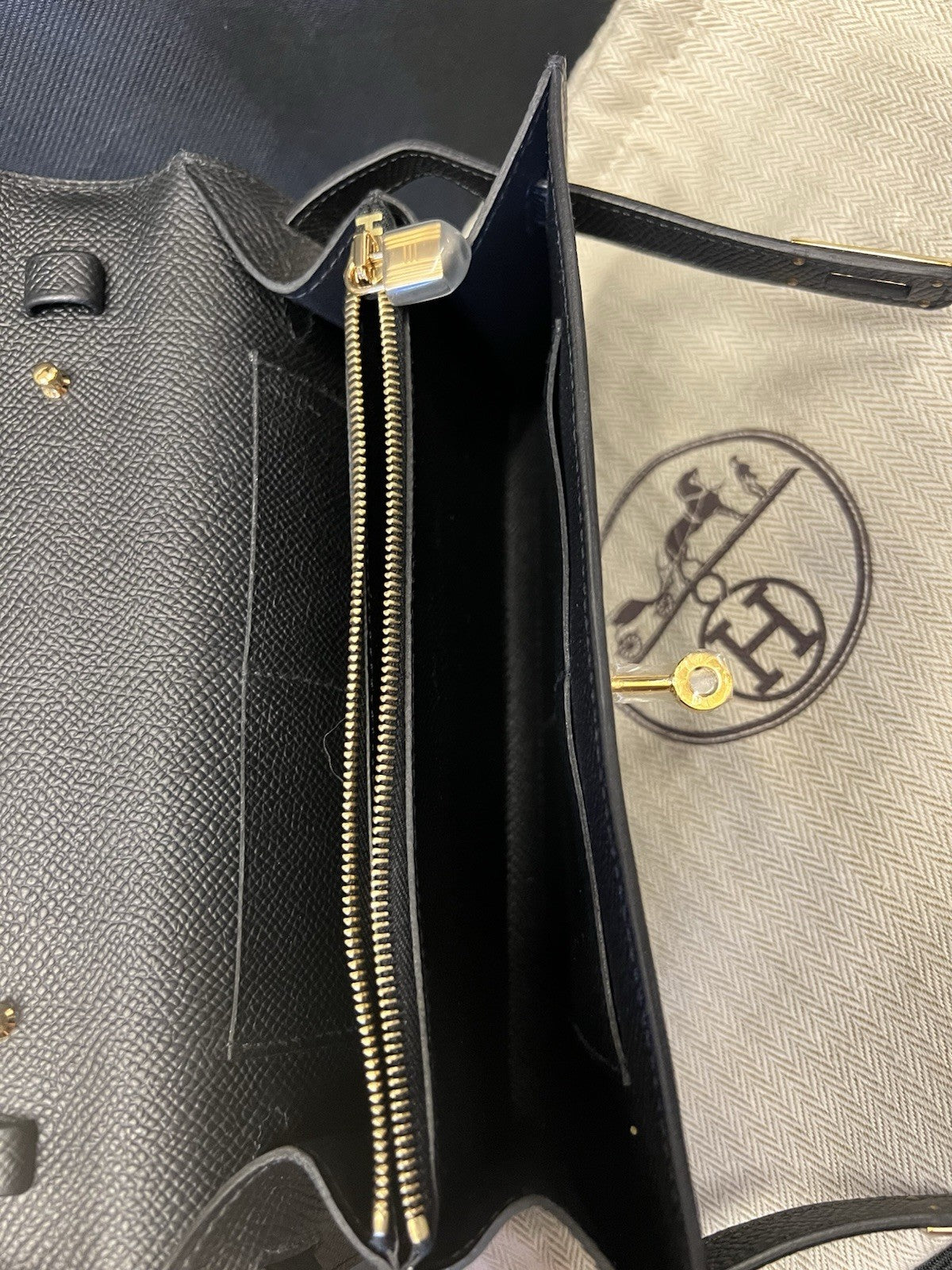 Hermes Black Epsom Kelly TO Go, Gold Hardwear, Removable Strap, Dust Bags, Box (view 20)