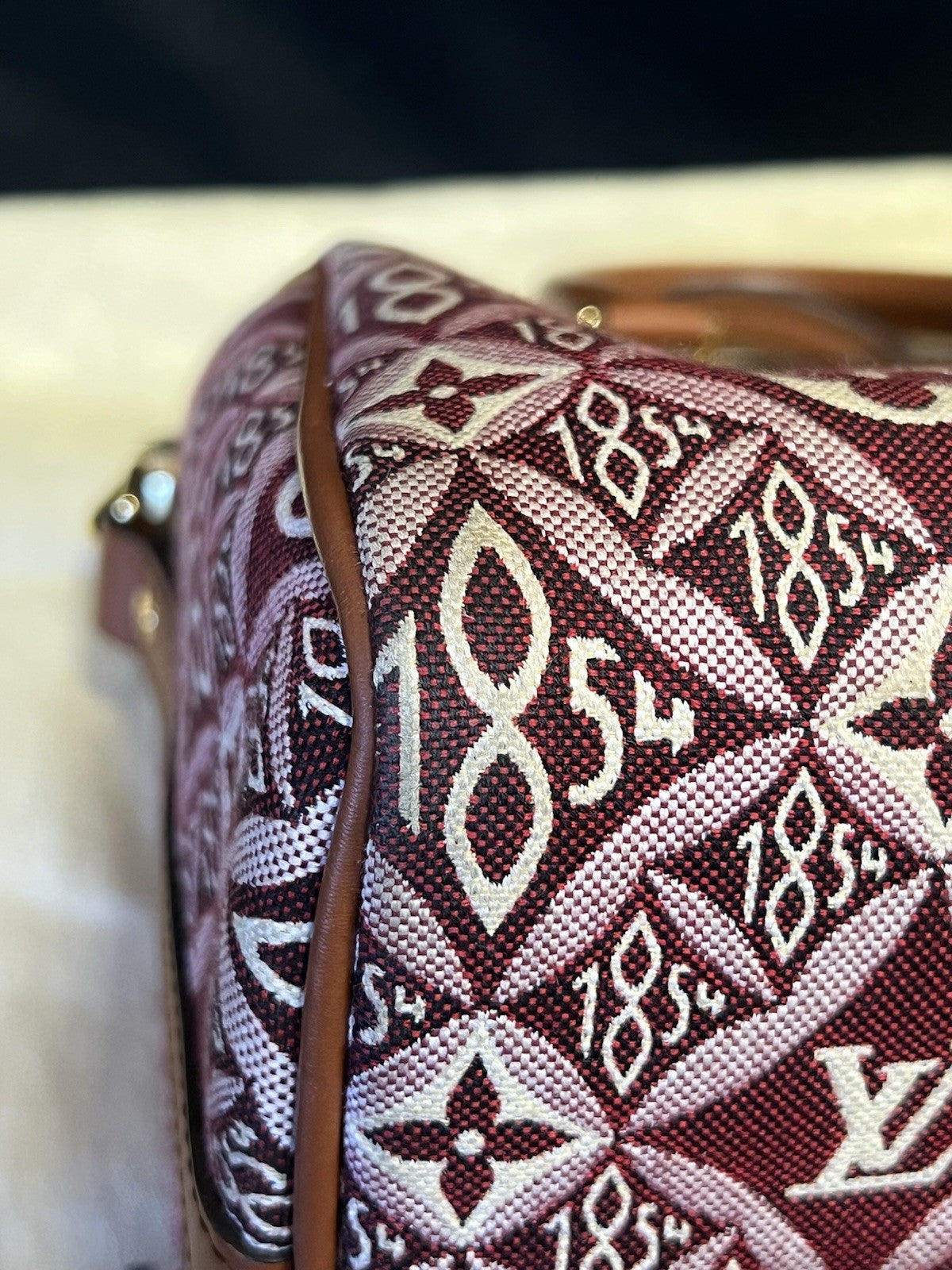 Louis Vuitton Speedy Bandouliere 25 Burgundy Jacquard 1854 Limited Edition (view 16)