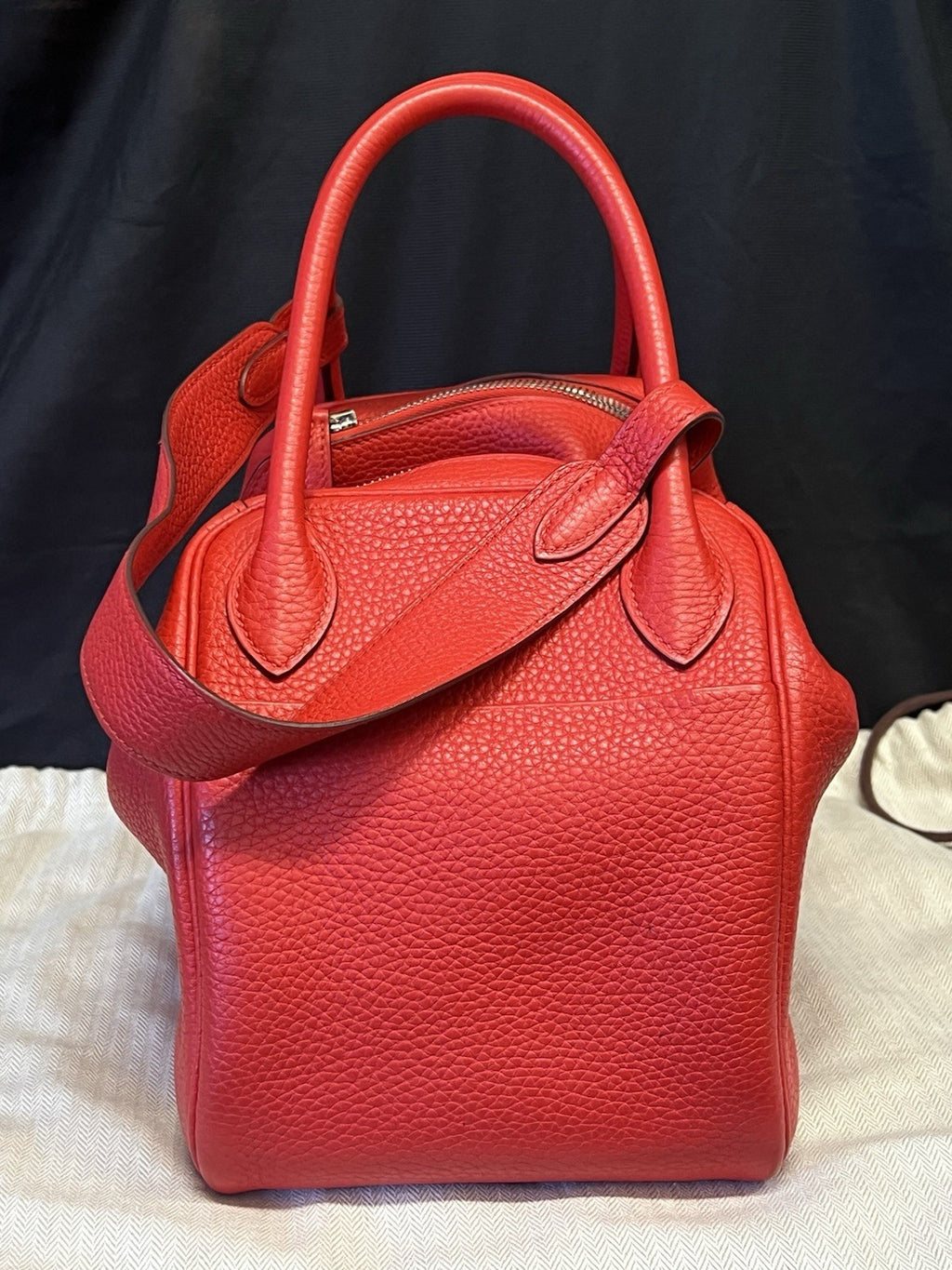 Hermes 2017 Lindy 30 Red Leather Shoulder Bag, Organizer & Dust Bag (view 4)