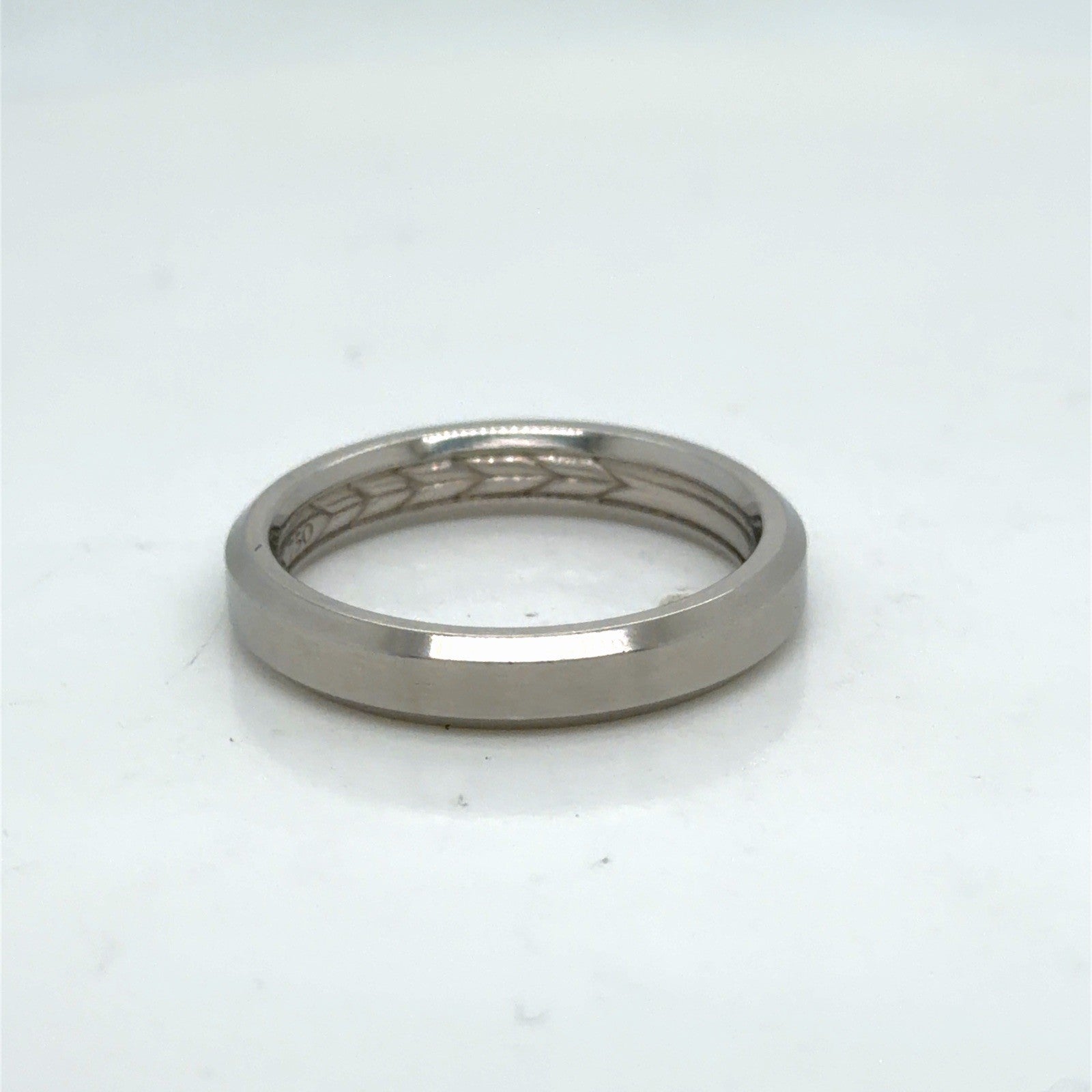 David Yurman Beveled Band Ring 18k White Gold AU 750 4 mm Size 8 — view 4
