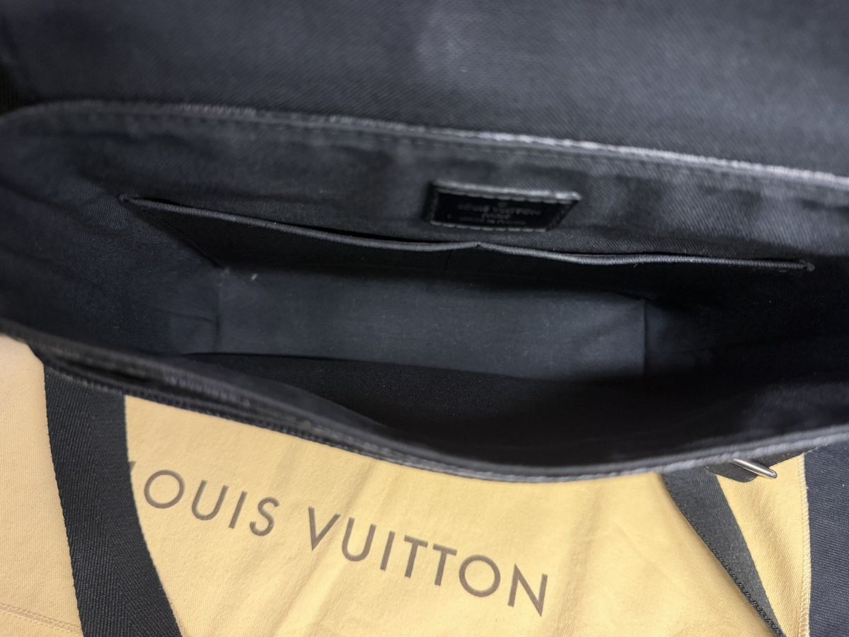 Louis Vuitton District PM Messenger Bag Damier Graphite Canvas Adjustable Strap (view 9)