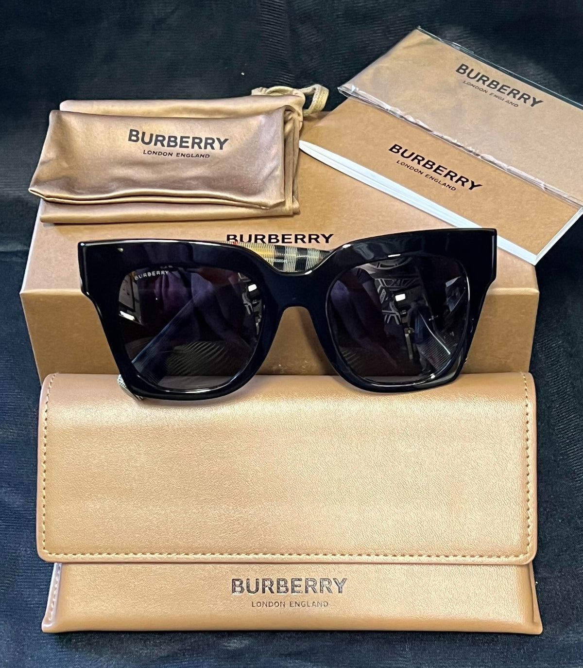 Burberry BE4364 KITTY Square Sunglasses BLACK FRAME GREY GRADIENT LENS 145MM (view 6)