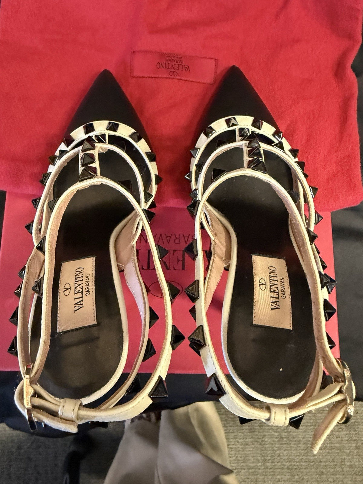 Valentino Garavani Rockstud Pumps Black/White Studded Heel Size 36 (US 6) (view 7)