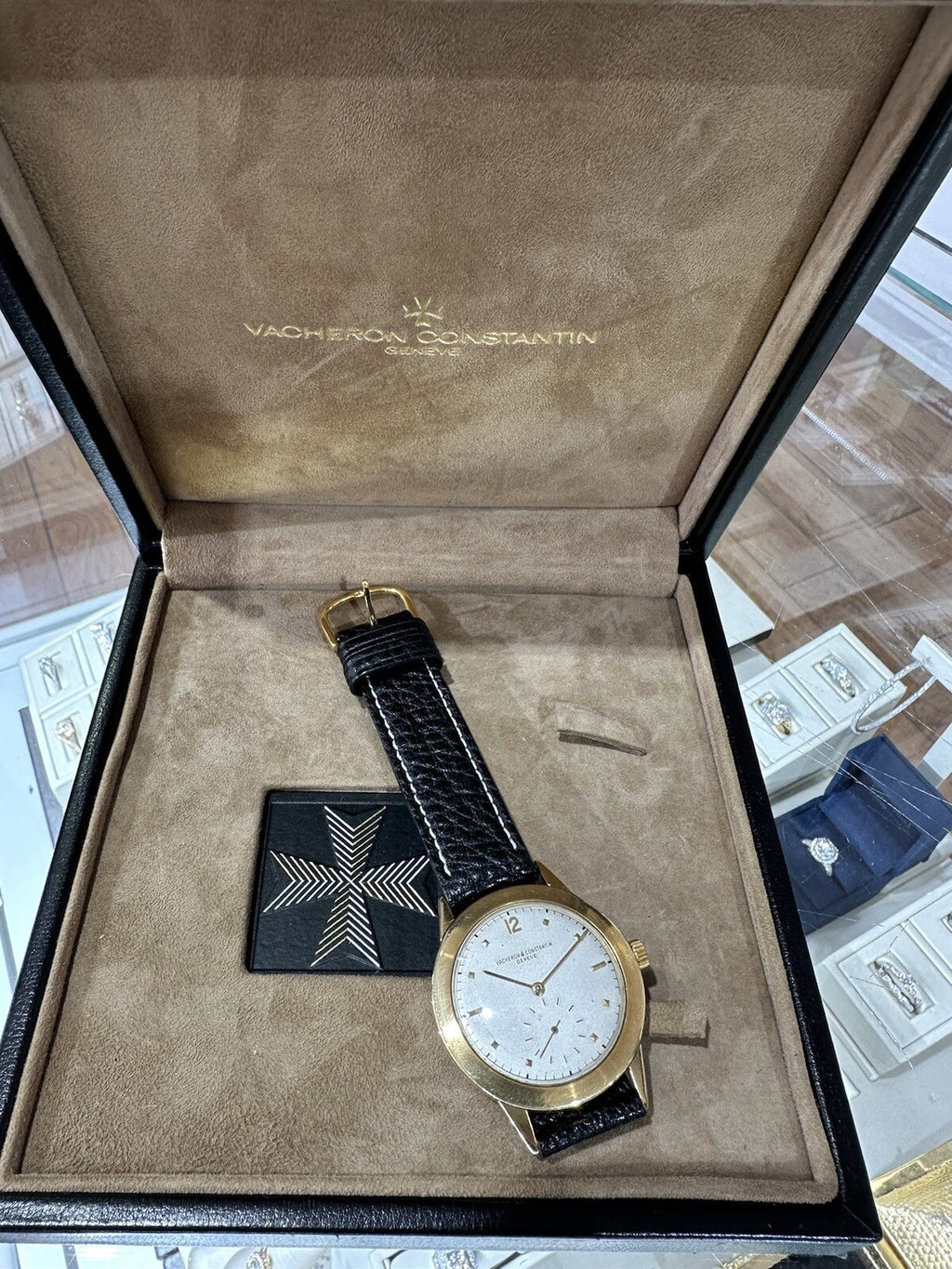 Rare Vintage Vacheron Constantin 4711 18k Yellow Gold Manual Wind 36.5mm Watch (view 9)