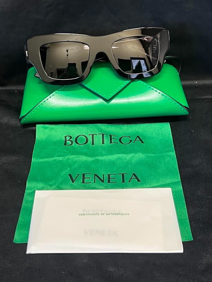 Bottega Veneta Sunglasses BV1357S-001 Black Frame Grey Lens 50-21-140mm (view 4)