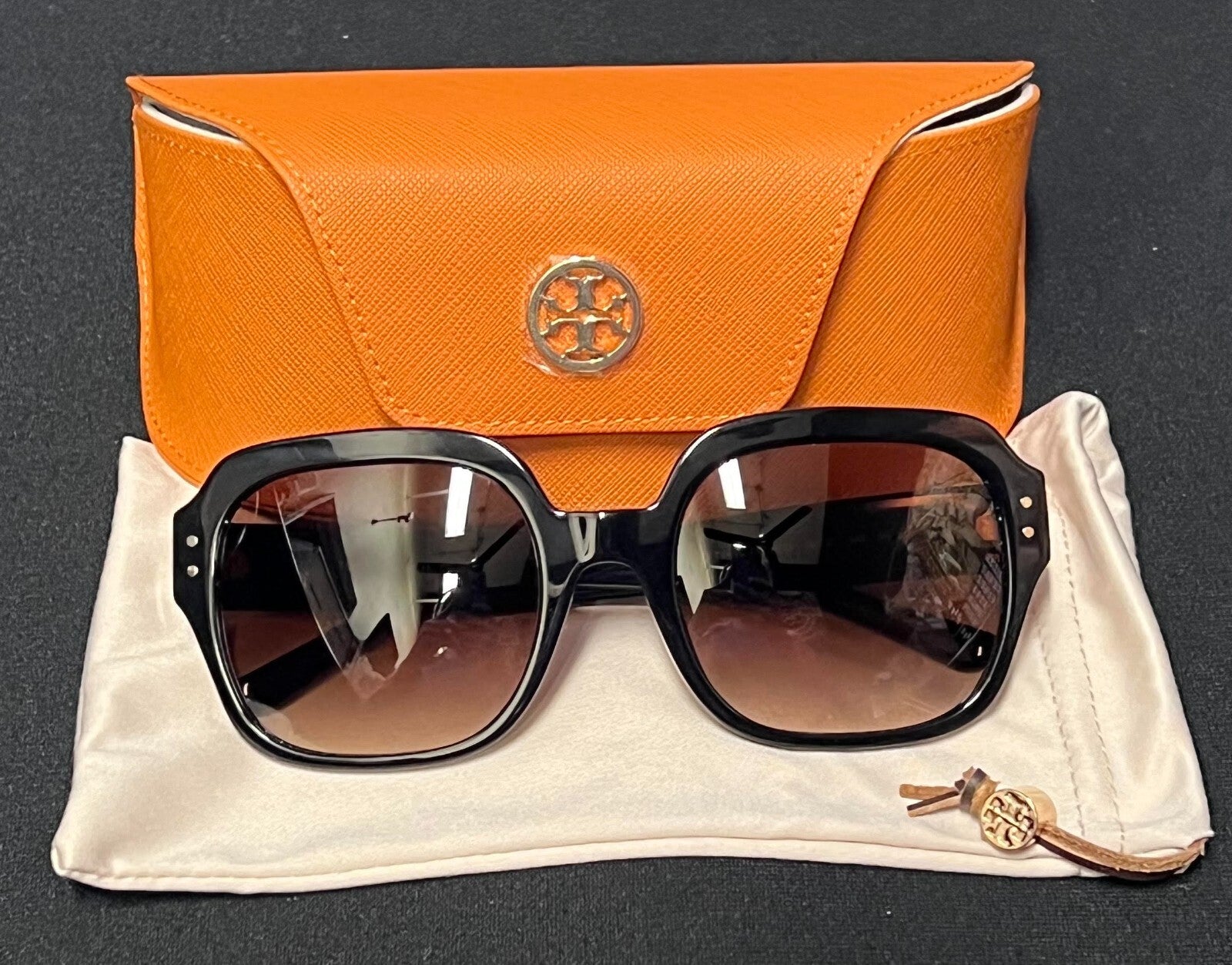 TY7143U TORY BURCH SQUARE SUNGLASSES BLACK FRAME DARK BROWN GRADIENT LENS 140MM — view 5
