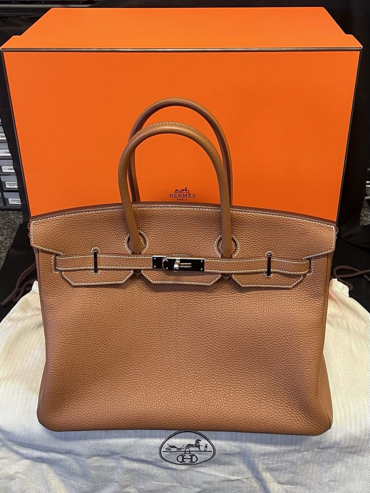 Hermes 2017 Birkin 35 Gold Togo Leather Palladium Hardware Top Handle Bag (view 22)