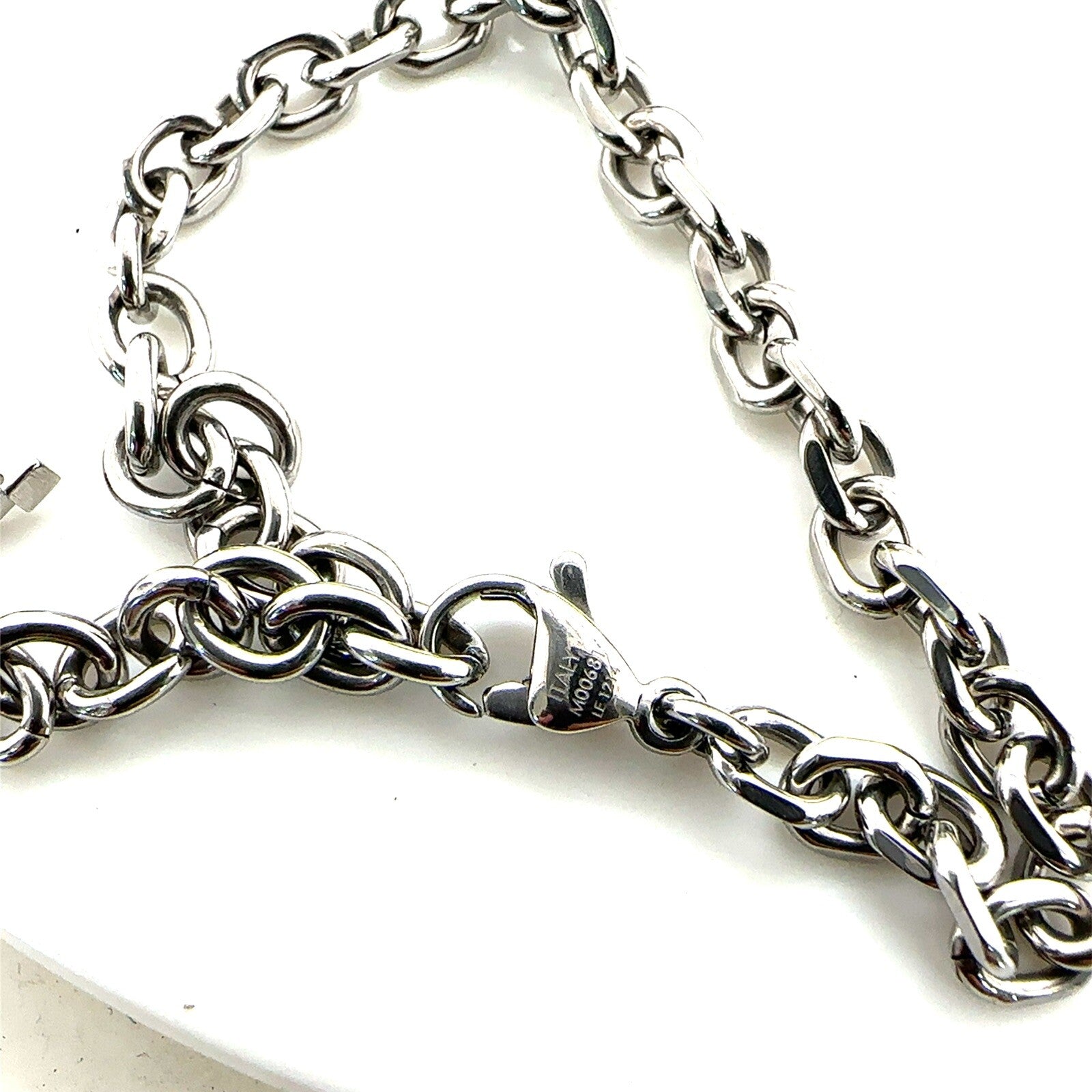 Louis Vuitton M00681 Monogram Bold Bracelet with Tags4