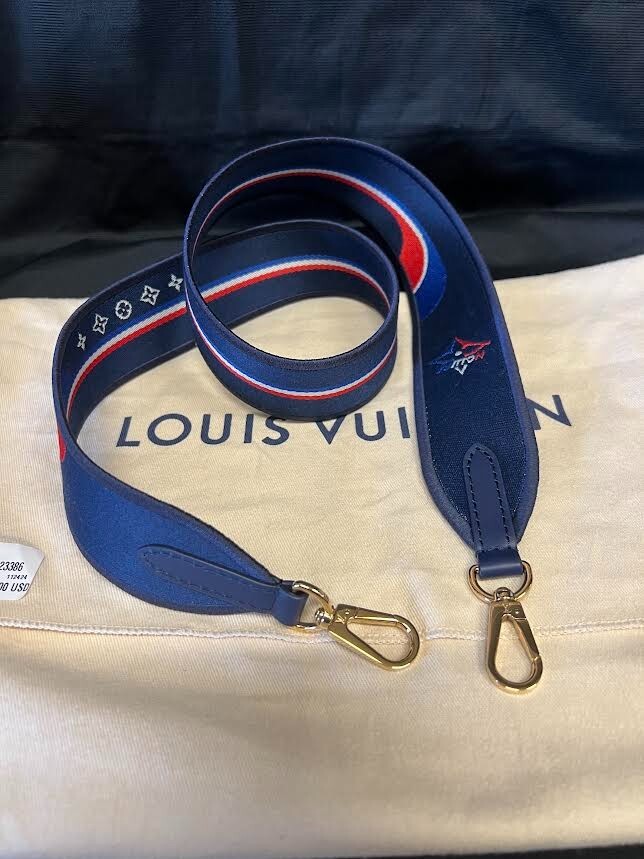 LOUIS VUITTON LV SKI TWIST MM PADDED SHOULDER BAG WOVEN REMOVABLE STRAP M23386 — view 12