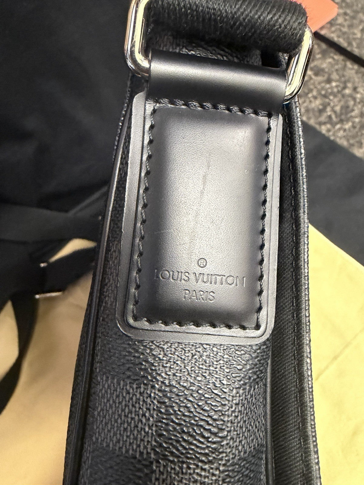 Louis Vuitton District PM Messenger Bag Damier Graphite Canvas Adjustable Strap (view 12)