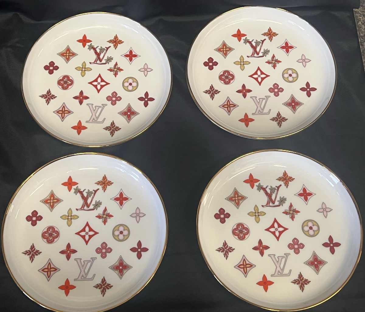Louis Vuitton Monogram Flower Set OF 4 Small White Plates/gold Trim and Holder (view 4)