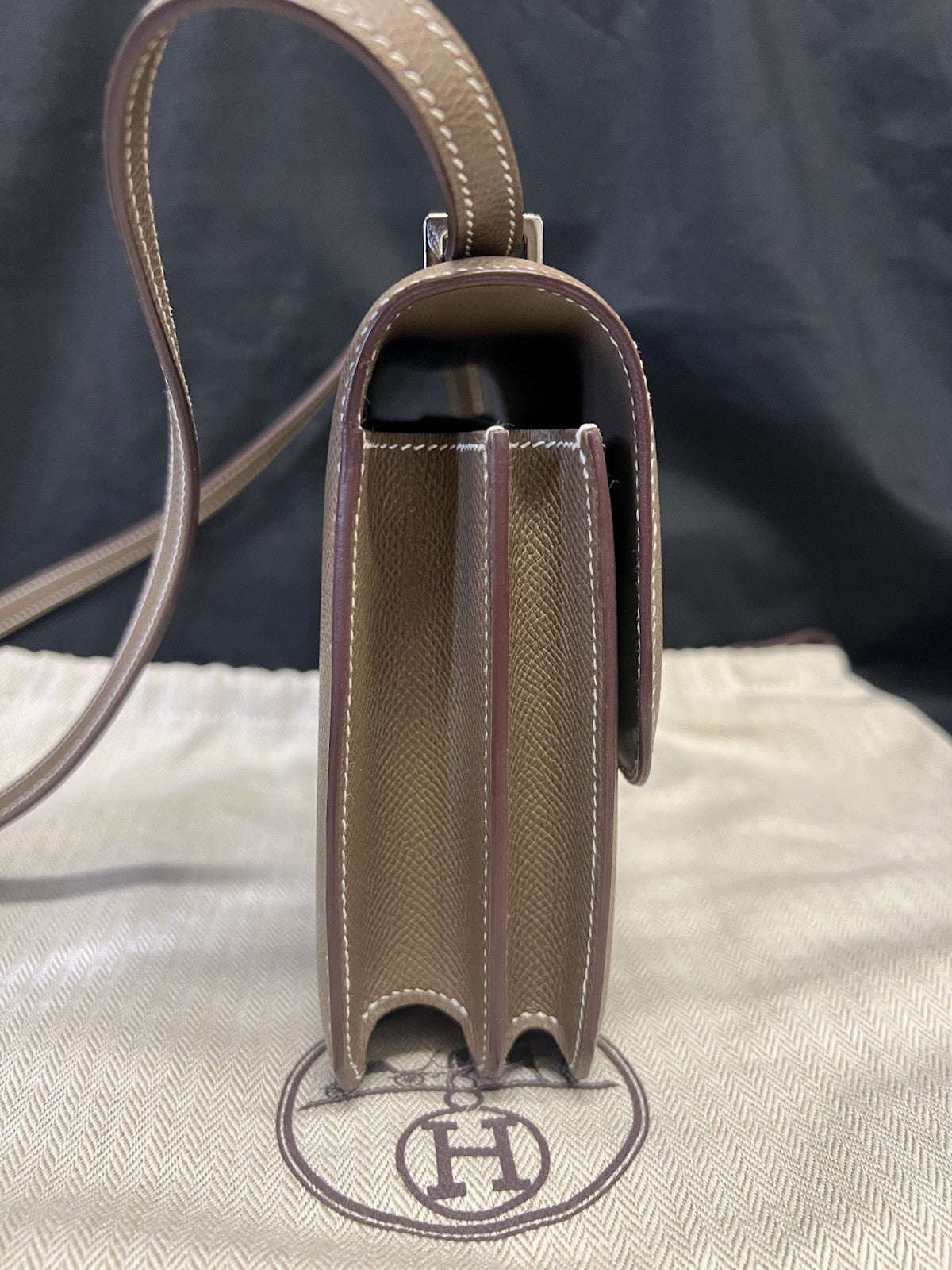 Hermes Constance 18 Shoulder Bag Etoupe Palladium Hardware Epsom Leather 2020 (view 3)